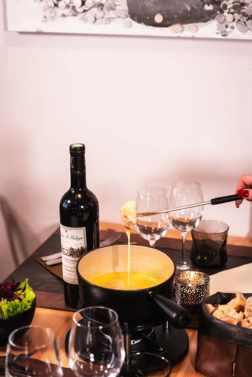 FONDUE SAVOYARDE A VALMOREL A LA MARMITE