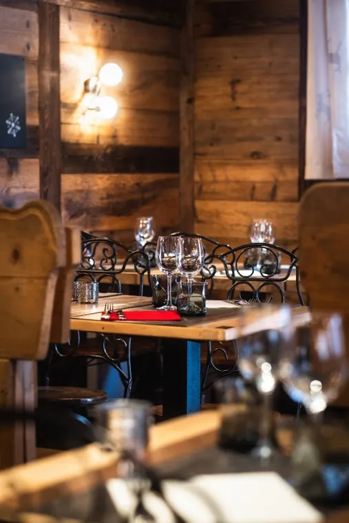 Restaurant à Valmorel : Exclusivement Produits Frais & de Qualité  Référencé Gault & Millau, Valmorel, Restaurant La Marmite